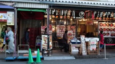 Turist ve gezginler Tsukiji Market, Tokyo, Japonya