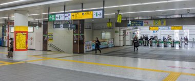 Commuters Nagano tren istasyonu, Japonya