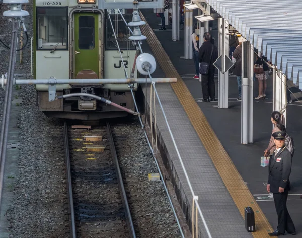 Tåg Anländer Till Matsumoto Järnvägsstation Plattform — Stockfoto
