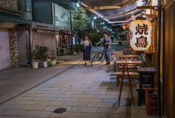 Ανθρώπους Στο Δρόμο Από Την Πόλη Του Ματσουμότο Νύχτα — Φωτογραφία Αρχείου