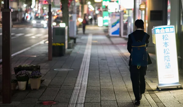 松本市夜の通りの人々 — ストック写真