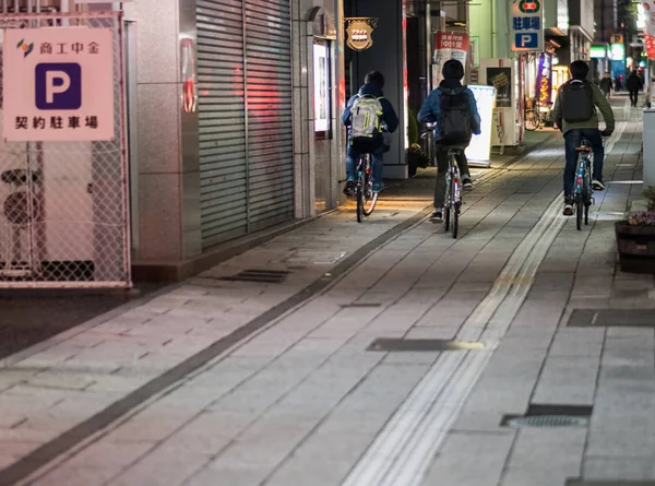 Mladí Lidé Jedoucí Kole Ulici Města Matsumoto Japonsko Noci — Stock fotografie