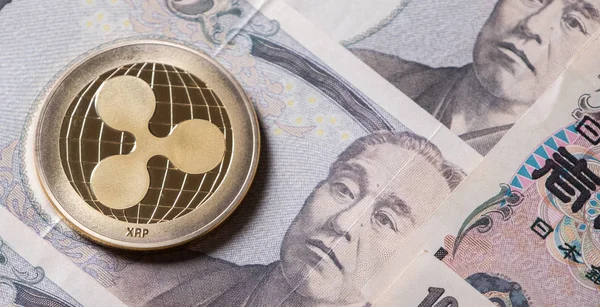 Rippple Pièce Crypto Monnaie Sur Les Billets Banque Yen Japonais — Photo