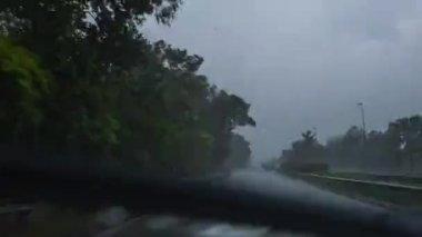 Taşımacılık yapan otoban. Asya trafiği.