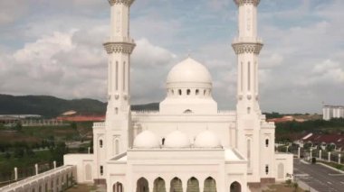 Seremban, Negeri Sembilan, Malezya - 31 Ekim 2019. Yeni inşa edilen Sri Sendayan Camii 'nin dış görünüşü.