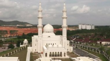 Seremban, Negeri Sembilan, Malezya - 31 Ekim 2019. Yeni inşa edilen Sri Sendayan Camii 'nin dış görünüşü.