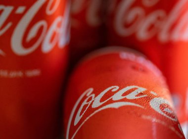 Kırmızı bir noel balosunun kapanışı