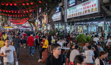 Panayırdaki kalabalık.