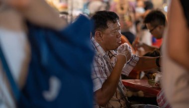 Kafedeki insanlar, orijinal fotoşet.