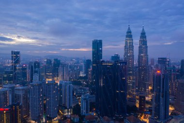 gün batımında hong kong görünümü
