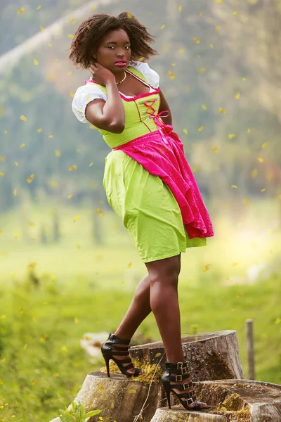 Karibiska blod i Dirndl — Stockfoto