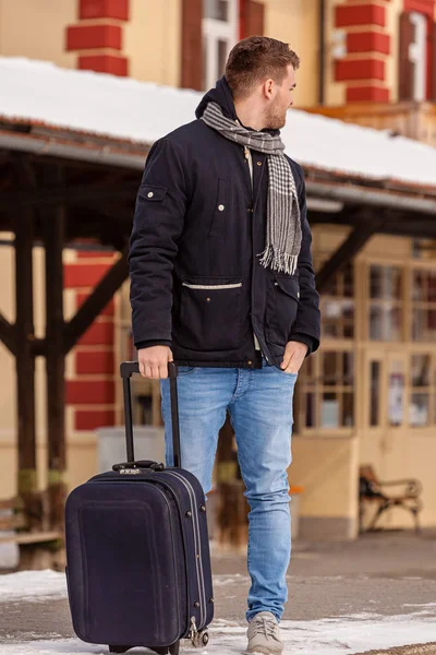 Young Man Cold Suitcase Platform Winter — Stock Photo, Image