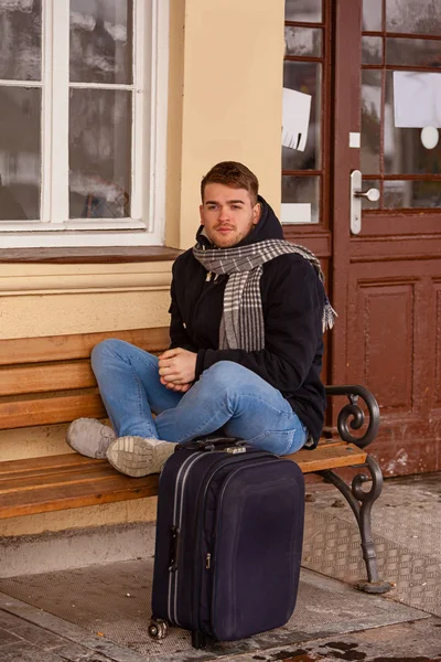 Young Man Sits Bench Winter Waiting Train Freezes — Stock Photo, Image