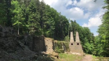 Litzlsdorf çimento fabrikasının fırını ve kuleleri, listelenmiş bir bina.