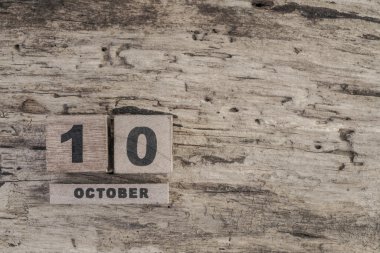 küp takvim kopya alanı ile ahşap arka plan üzerinde Ekim için