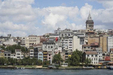 Karakoy, Galata Kulesi ve Eminonu kıyısından Altın Boynuz İstanbul, Türkiye