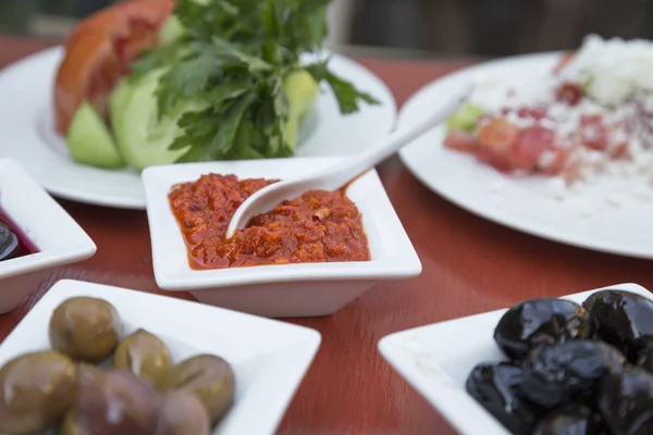 Desayuno turco tradicional en la mesa — Foto de Stock