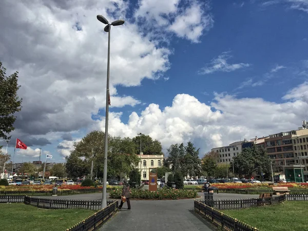 Parc dans le district de Kadikoy à Istanbul, Turquie — Photo