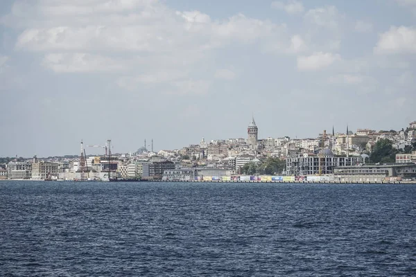 Panorama de Istambul com vista para o mar na Turquia . — Fotografia de Stock