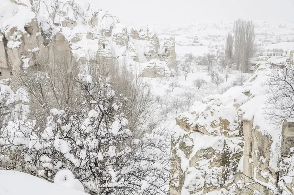 Capadocia bajo la nieve en Turquía —  Fotos de Stock