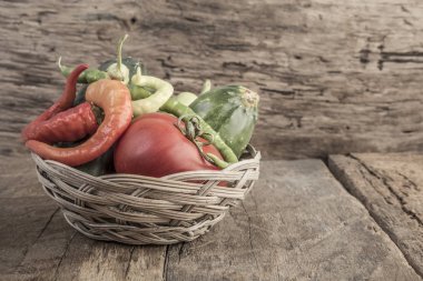 Bazı taze sebze bir sepeti