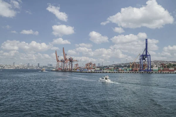 Puerto de carga de Estambul en Turquía . — Foto de Stock