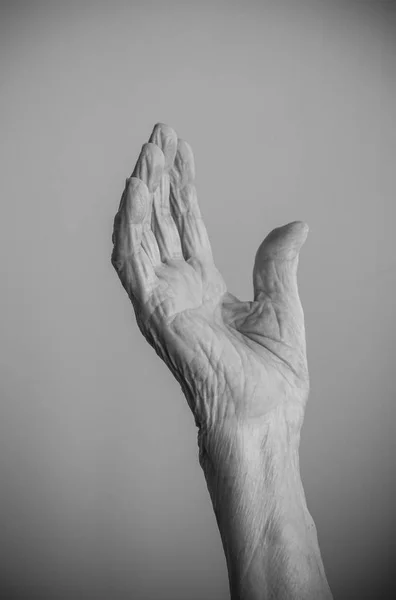 Pomarszczony ręki starszy osoby — Zdjęcie stockowe