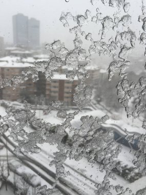 penceresinde street kar altında karşı buz