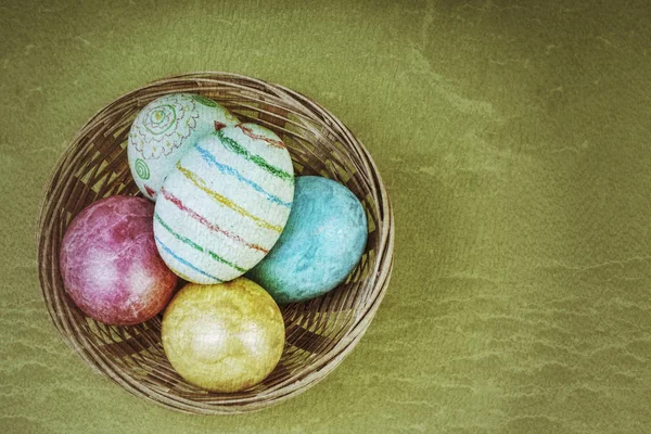Пасхальный шаблон с красочными яйцами — стоковое фото