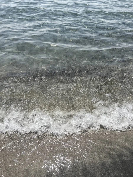 Хвиля моря на пляжі влітку — стокове фото
