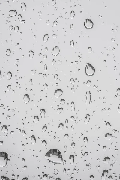 Gouttes de pluie sur le panneau de fenêtre — Photo