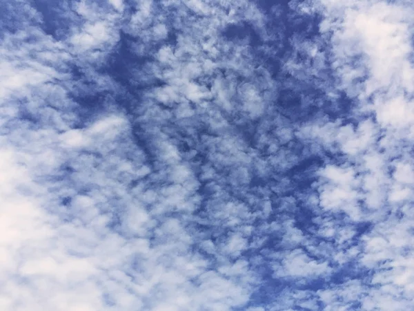 Bewölkter Himmel als Hintergrund — Stockfoto