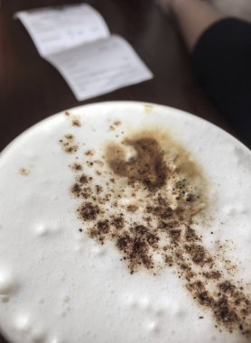 Almak uzağa kahve latte