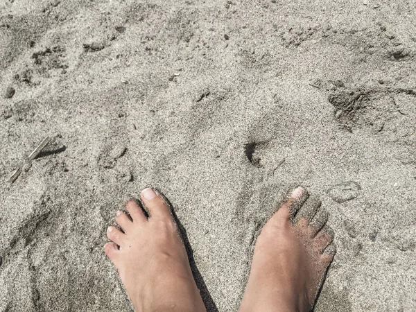 Nahaufnahme Füße Einem Sandstrand Sommer — Stockfoto