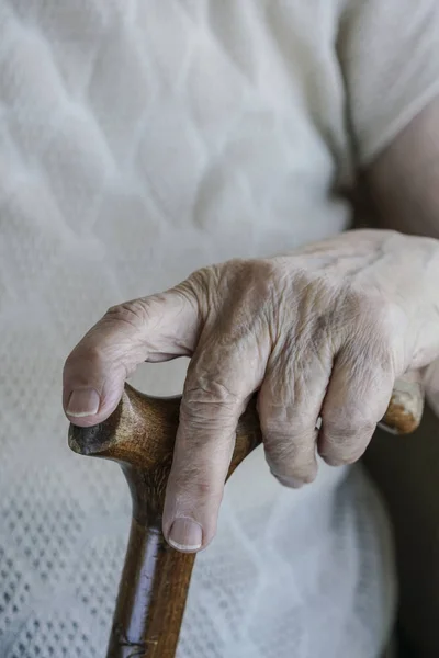 Nahaufnahme Faltige Hand Einer Seniorin Stock — Stockfoto