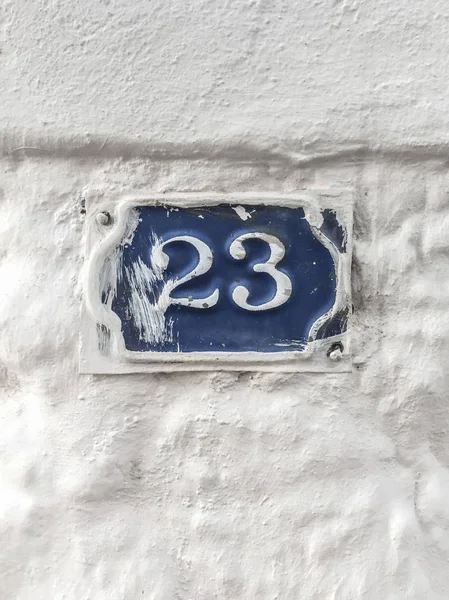 Dreiundzwanzig Türnummern Der Wand Eines Gebäudes Mit Kopierraum — Stockfoto