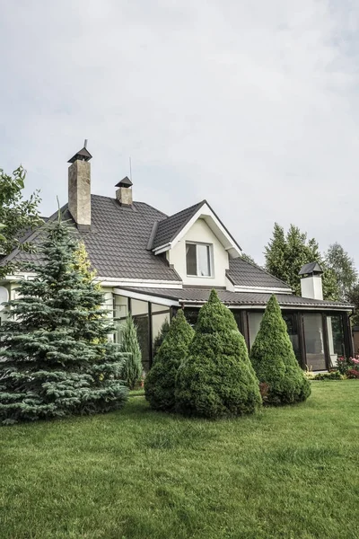 Una Casa Privada Jardín Bajo Hermoso Cielo — Foto de Stock