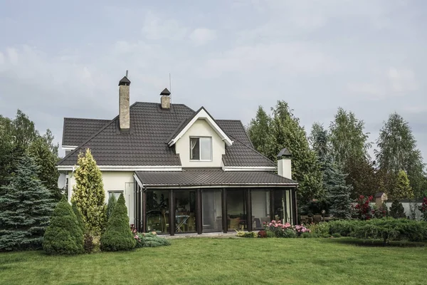 Una Casa Privada Jardín Bajo Hermoso Cielo — Foto de Stock