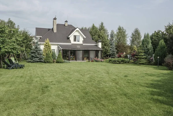 Una Casa Privada Jardín Bajo Hermoso Cielo — Foto de Stock