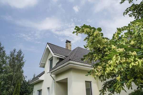 Privat Hus Vakker Himmel – stockfoto