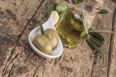 Yeşil Zeytin ve zeytinyağı ahşap tablo
