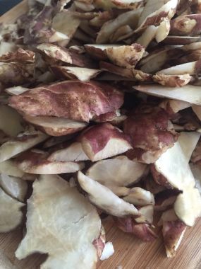 ahşap masa üzerine doğranmış sebze