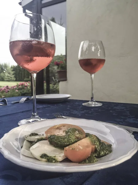 Mozzarella Salad Wine Glasses Table Garden — Stock Photo, Image