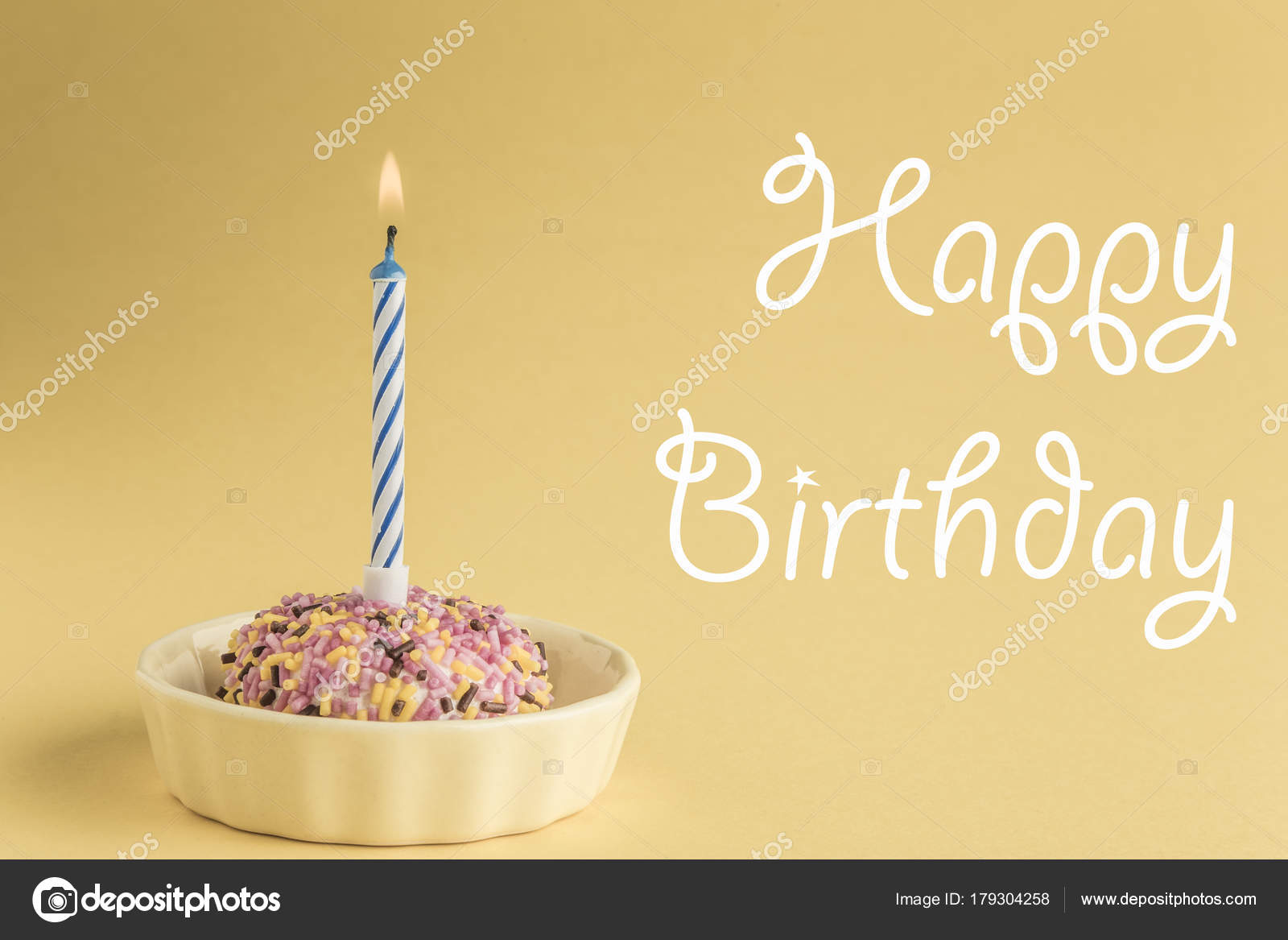 Gateau D Anniversaire Avec Une Bougie Sur Jaune Image Libre De Droit Par Berna Rikur C Gateau D Anniversaire Avec Une Bougie Sur Jaune Image Libre De Droit Par Berna Rikur C