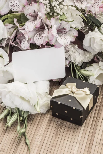 hediye ve çiçek Tekne isimi nakışlı