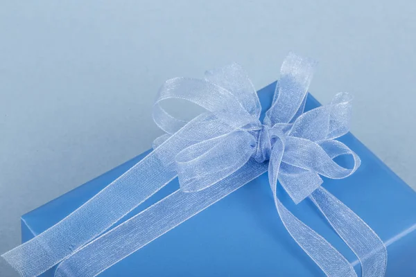 Boîte cadeau bleue — Photo