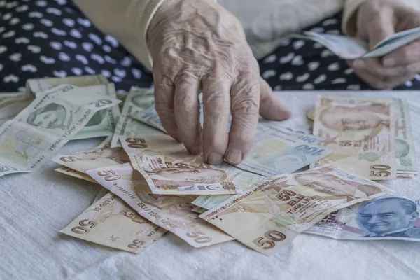 Wrinkled Hands Senior Person Counting Turkish Lira Banknotes — Stock Photo, Image