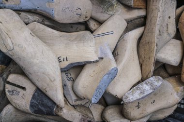 Arka plan olarak bazı ahşap shoetrees