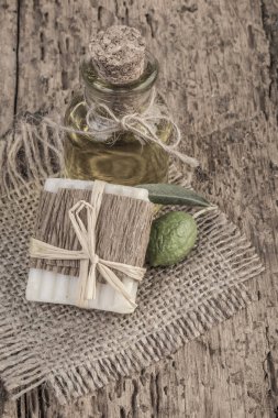 Doğal zeytinyağı sabunu ve zeytin