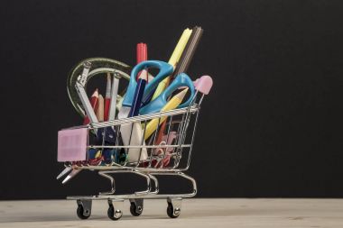 Birden çok ileti örneğinde arabası agai ile okul şablona geri